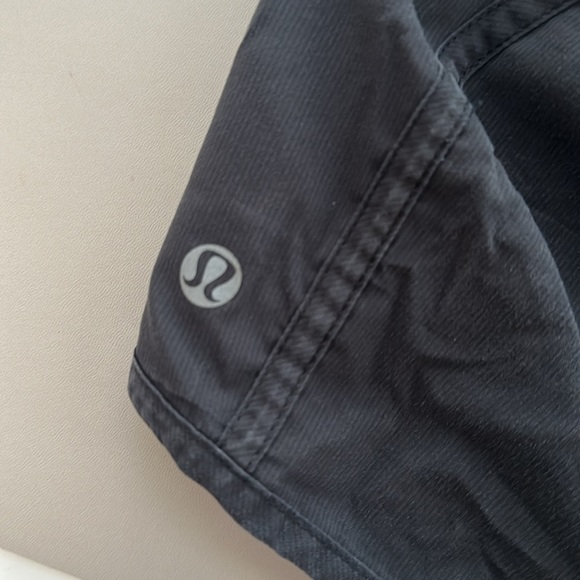 Lululemon tracker short - size 6, 5 inch length - Picture 6 of 6